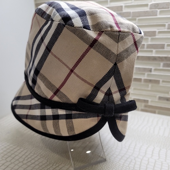 💋Burberry ONE OF A KIND Super Cute Bonnet Hat - Picture 4 of 9